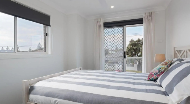 Birubi Breezes 2 Large Duplex with Air Conditioning WI FI and only 5 minute walk to the beach, Забронировать Отель Анна Бэй Port Stephens