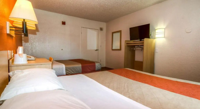 Четырёхместный номер Standard Motel 6-Costa Mesa, CA