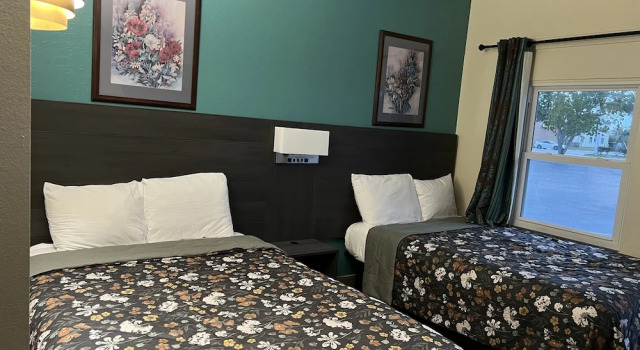 Четырёхместный номер Deluxe Budget Inn - Ft Myers