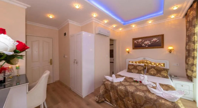 Двухместный номер Deluxe с балконом Charm Hotel