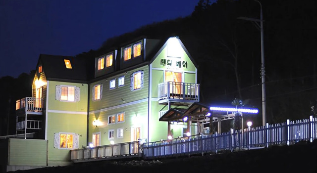 Geoje Teddy Bear Pension, Забронировать Отель Отели Кодже с бассейном, Бассейн