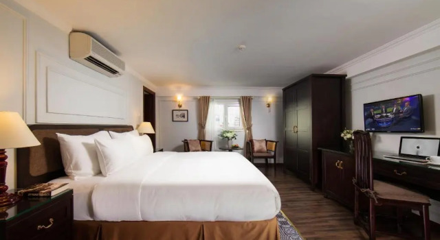 Люкс Dynastie с балконом Hong Ngoc Dynastie Boutique Hotel & Spa