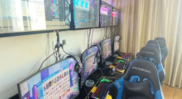 Кровать в общем номере Xiagu E-Sports Hotel (Baoli Plaza)