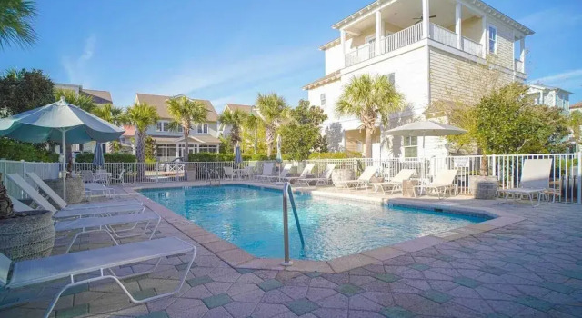 Sandy Smiles by Avantstay Seagrove Walk to Beach + Pool