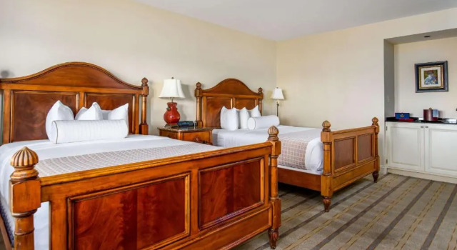 Четырёхместный номер Standard с видом на гавань The Inn at Hendersons Wharf, an Ascend Collection Hotel