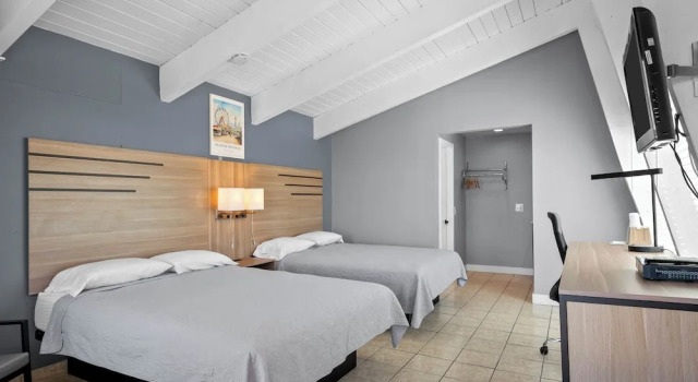 Четырёхместный номер Standard рядом с пляжем Aztec Ocean Resort