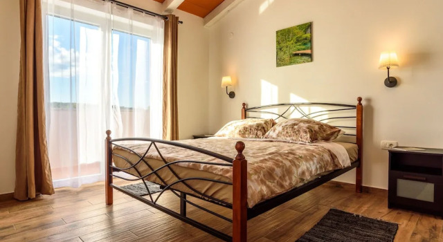 Cozy Holiday Home in Šorici With Pool, Забронировать Отель Отели Ровиньско села с бассейном, Бассейн
