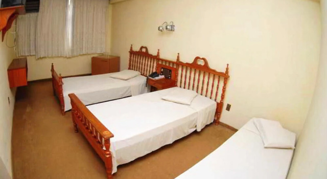 Hostel Estoril Foz, Забронировать Хостел Хостелы Фос-ду-Игуасу, рядом с Bosque Guarani Zoo, Хостел