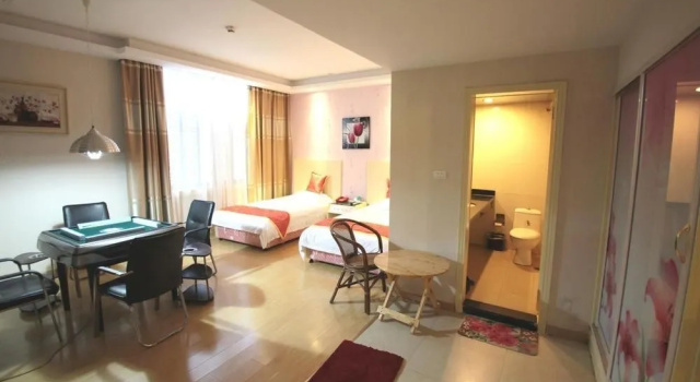 Xianning Changyin Hot Spring Hotel, Varaa Hotelli Xianning Hubei