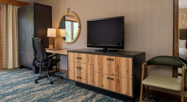 Номер Standard с видом на реку Edgewater Missoula, Tapestry Collection by Hilton