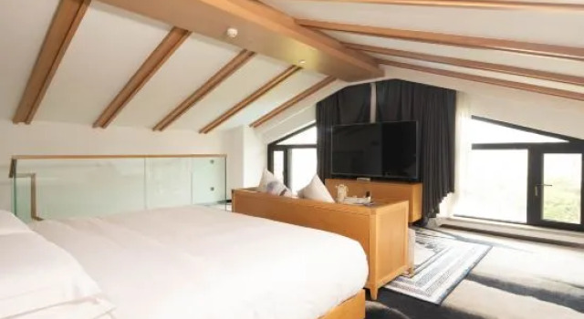 Люкс Deluxe Yuexinyuan Hot Spring Resort Hotel