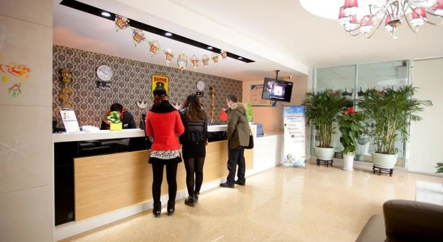 Super 8 Hotel, Rezervovat Hotel Čeng-čou Henan