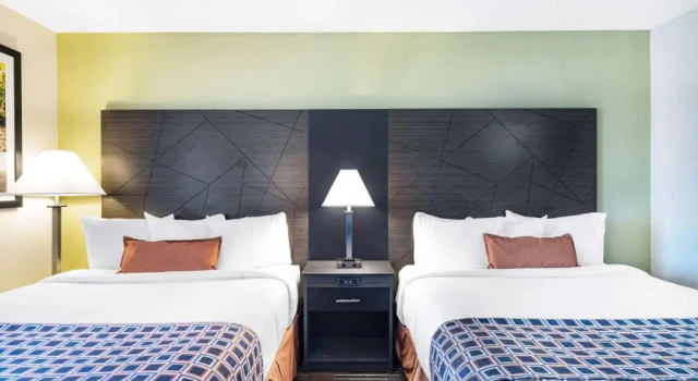 Четырёхместный номер Standard Sleep Inn Champaign North - Urbana