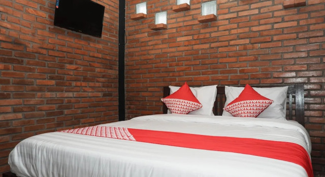 Семейный люкс с балконом Kebon Krapyak Cottage Syariah Mitra RedDoorz near Stadion Maguwoharjo
