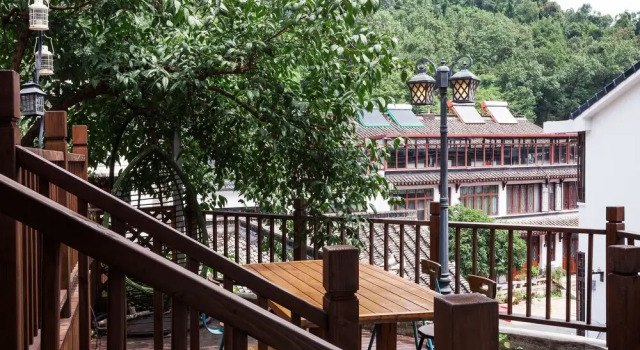 Номер Classic Floral Hotel Hangzhou Nuanshuyiju
