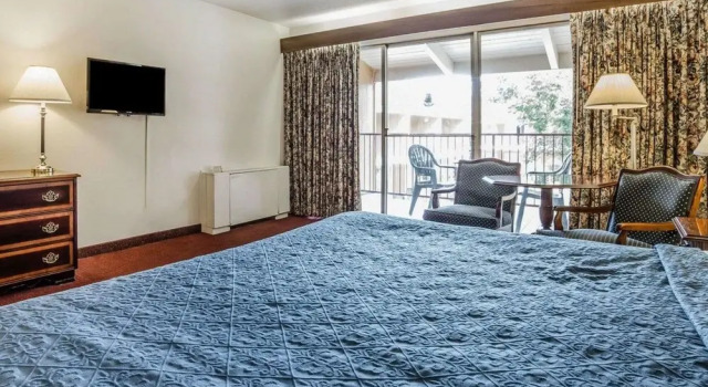 Двухместный номер Standard с балконом Econo Lodge Near Reno-Sparks Convention Center