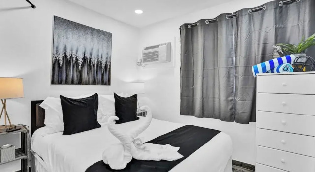 Newly Renovated Apt #2 w/ Parking Close to Beach, Забронировать Апартаменты/квартира Апартаменты Голливуд-Бич, Апартаменты/квартира