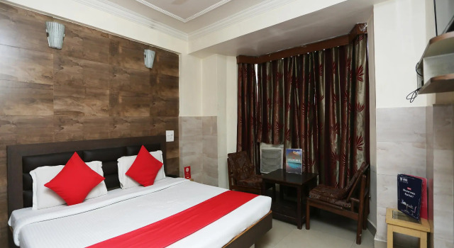 OYO 24954 Hotel Amrita, Забронировать Отель Отели Джамму и Кашмира с парковкой, Парковка