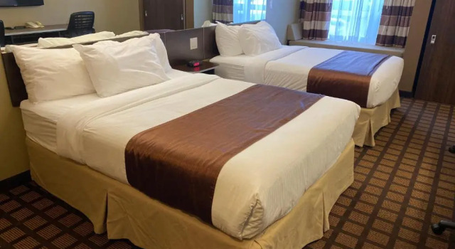 Четырёхместный номер Deluxe Microtel Inn & Suites by Wyndham - Timmins