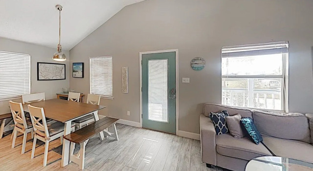 Just Blue Inn - 3 Br home by RedAwning