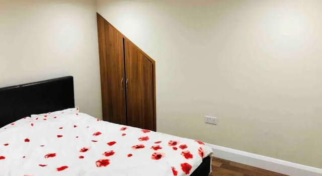 Small 3 Bed Flat Near Heathrow, Varaa Huoneisto Asunnot kohteessa Merseyside, Huoneisto