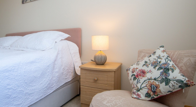 Cottage With Stunning sea Views, No Deposit