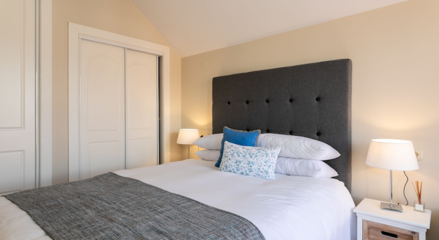Elviria Marbella Luxury Penthouse Two Rooms PARKING and Golf
