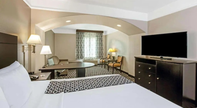 Люкс La Quinta by Wyndham Deer Park