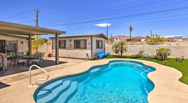 Коттедж 4 Mi to Lake Havasu: Luxe Home in Arizona!