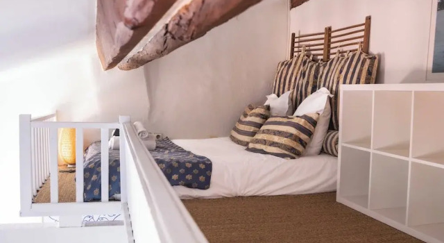 Cozy Studio- Mezzanine/2p- Central/ Port St-tropez, Забронировать Апартаменты/квартира Отели Сен-Тропе с парковкой, рядом с Cimitière Marin, Парковка