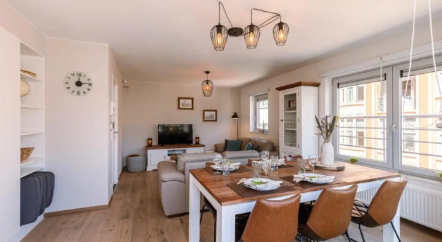 Апартаменты Centrally Located Apartment With Sunny Terrace