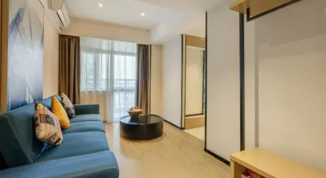 Люкс Deluxe City Comfort Inn Hotel (Liuzhou Five Star Pedestrian Street Zhonghuan Building)