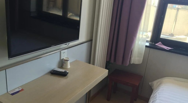 Lanhuahua Hotel Dingbianyidian, Prenota Hotel Yulin Shaanxi
