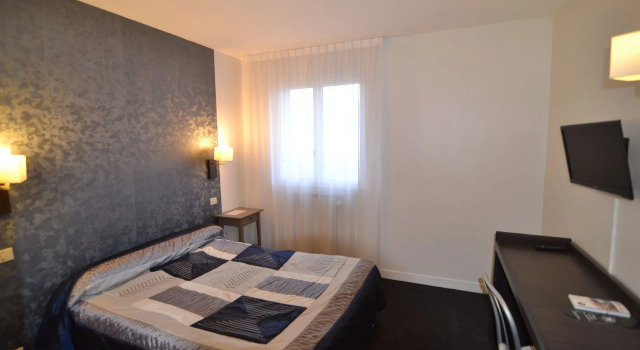 Brit Hotel Cahors Centre - Le Valentre, Забронировать Отель Каор Lot Valley, рядом с Tour du Pape Jean XXII