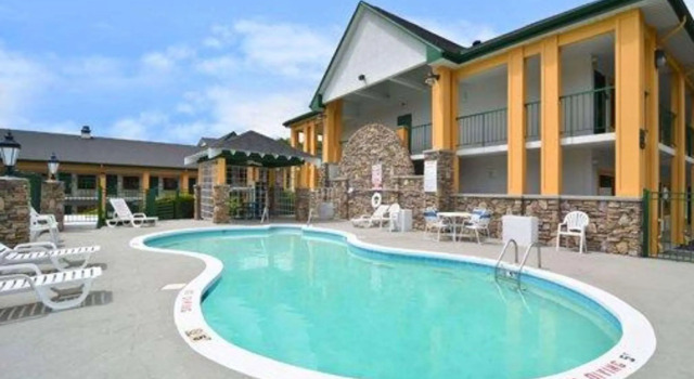 Двухместный люкс Quality Inn & Suites Biltmore East