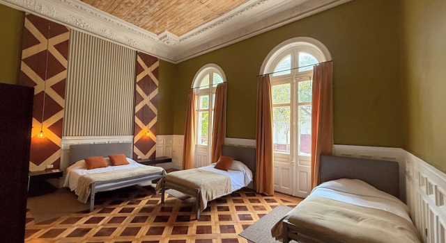 Четырёхместный номер Deluxe Happy House Hostel