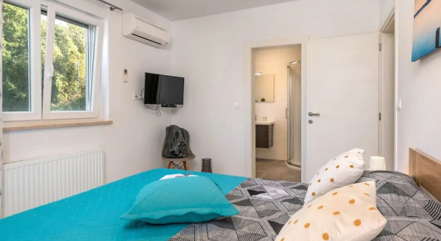 Detached Holiday Home With Swimming Pool, Near the Beach, Rezervovat Hotel Hotely v Hreljići s parkováním, Parkování