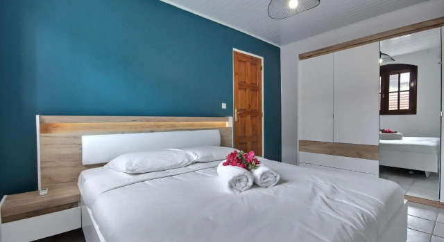 Diamantina Villa de charme refaite à neuf 4 chambres PISCINE, Varaa Villa Mökit kohteessa Fort-de-France, Mökki