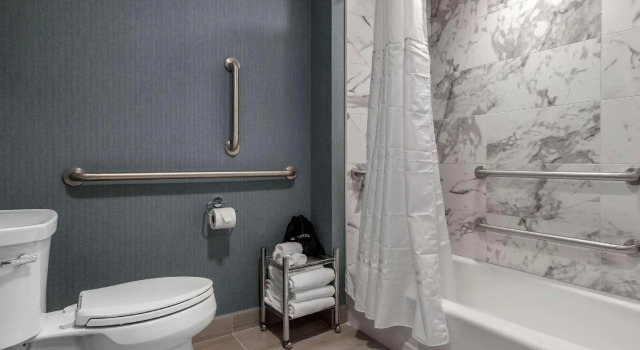 Четырёхместный люкс Cambria Hotel West Orange