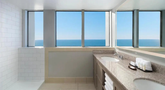 Люкс с видом на океан Embassy Suites by Hilton Myrtle Beach Oceanfront Resort