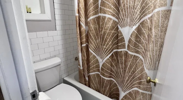 Четырёхместный семейный номер Standard с видом на озеро Great Gatsby Motel Inn