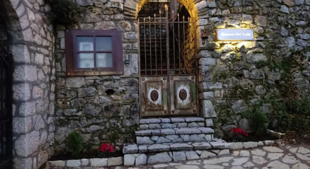Agoriani Art Suite - 4 seasons natural living, Book Hotel  