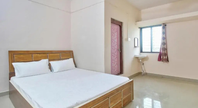 SPOT ON 43864 Shubh Ratna Lodge SPOT, Varaa Hotelli Chakan New Delhi