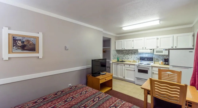 Четырёхместный люкс Canadas Best Value Desert Inn & Suites
