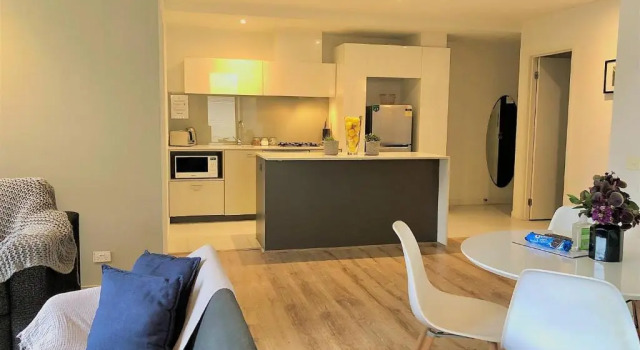 Апартаменты Deluxe ReadySet Apartments on Spencer