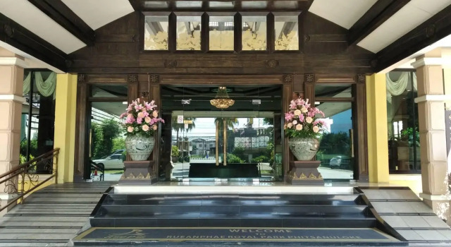 Полулюкс c 1 комнатой Ruean Phae Royal Park Hotel