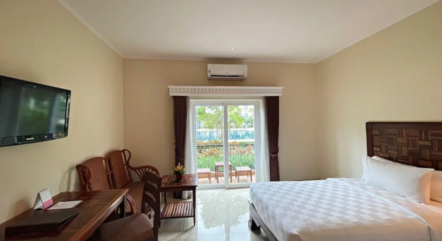 Двухместный номер Superior с балконом и с видом на бассейн Sokha Palace Siem Reap Hotel