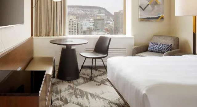 Полулюкс Le Centre Sheraton Montreal Hotel