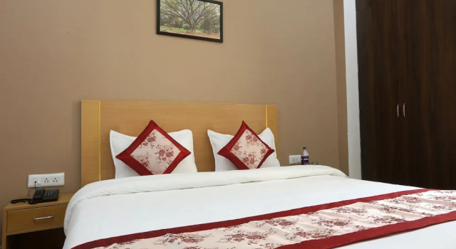 Hotel Surya Palace, Забронировать Отель Нойда штат Уттар-Прадеш