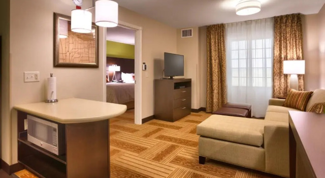Четырёхместный номер Standard c 1 комнатой Staybridge Suites Cheyenne by IHG